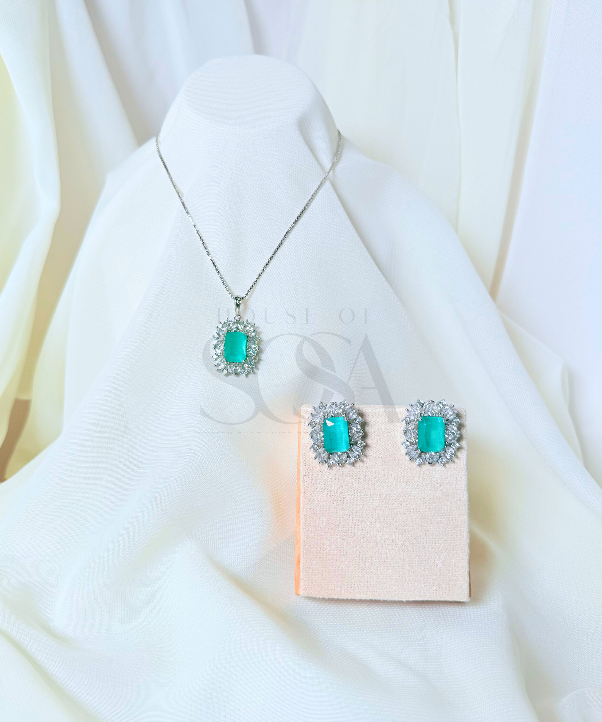 Kaira Set – Aurelia Collection